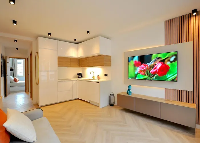Gpf1 Monaco # Menton - 6 Persons - Hypercenter - Private Parking - Full Renovated - 2 Bedrooms - Clim - Fast Wifi - Sun And Beach