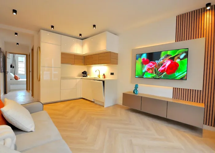 Gpf1 Monaco # Menton - 6 Persons - Hypercenter - Private Parking - Full Renovated - 2 Bedrooms - Clim - Fast Wifi - Sun And Beach
