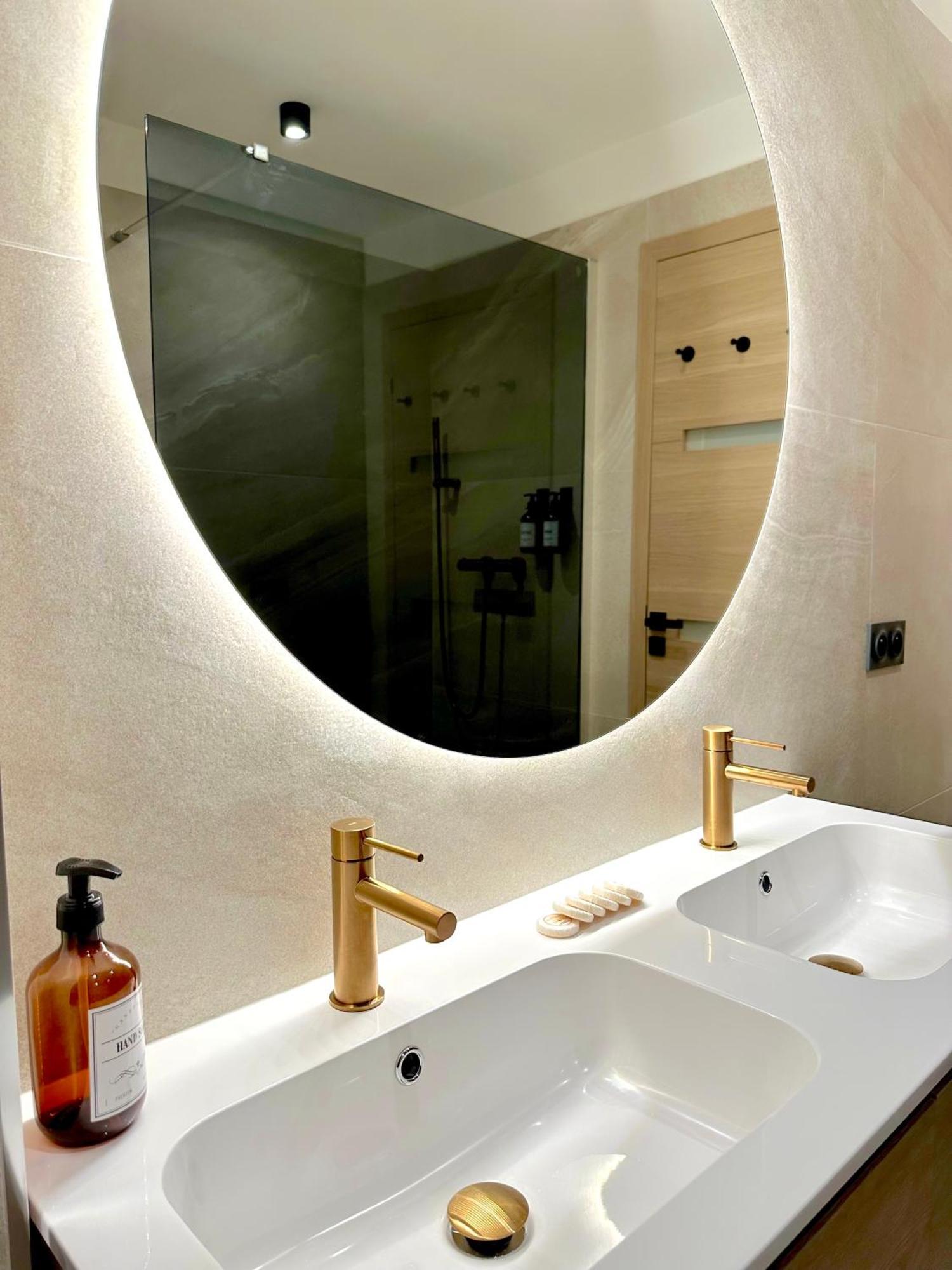 Gpf1 Monaco # - 6 Persons - Hypercenter - Private Parking - Full Renovated - 2 Bedrooms - Clim - Fast Wifi - Sun And Apartment Menton